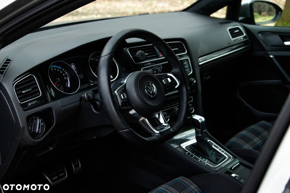 Volkswagen Golf - 11