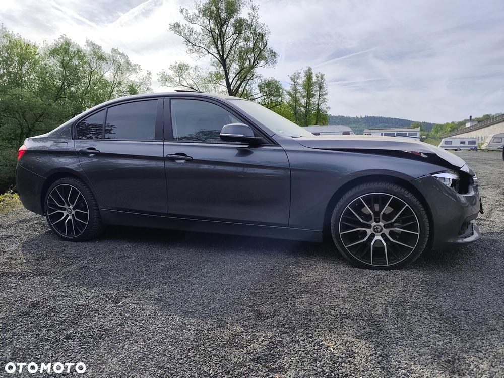 BMW Seria 3 330d xDrive Luxury Line - 11