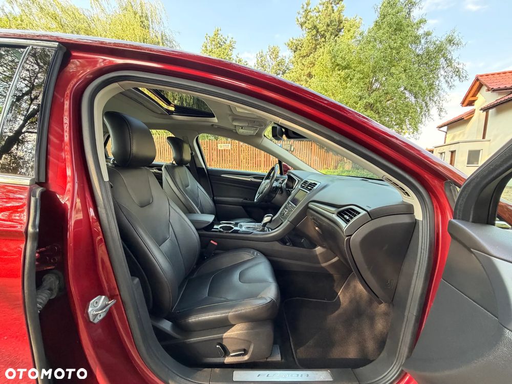 Ford Fusion 2.0 EcoBoost Titanium - 25