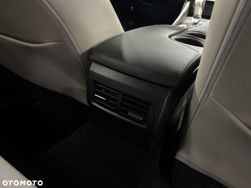 Lexus IS 200t Prestige - 14
