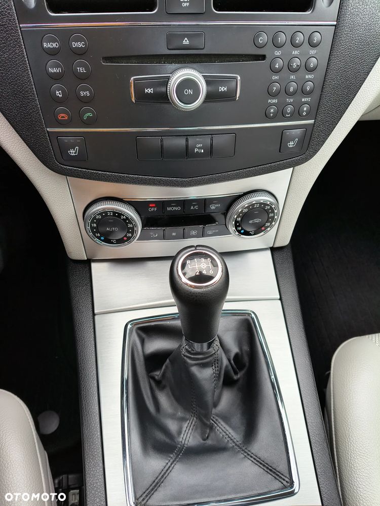 Mercedes-Benz Klasa C 180 Kompressor BlueEFFICIENCY Avantgarde - 33