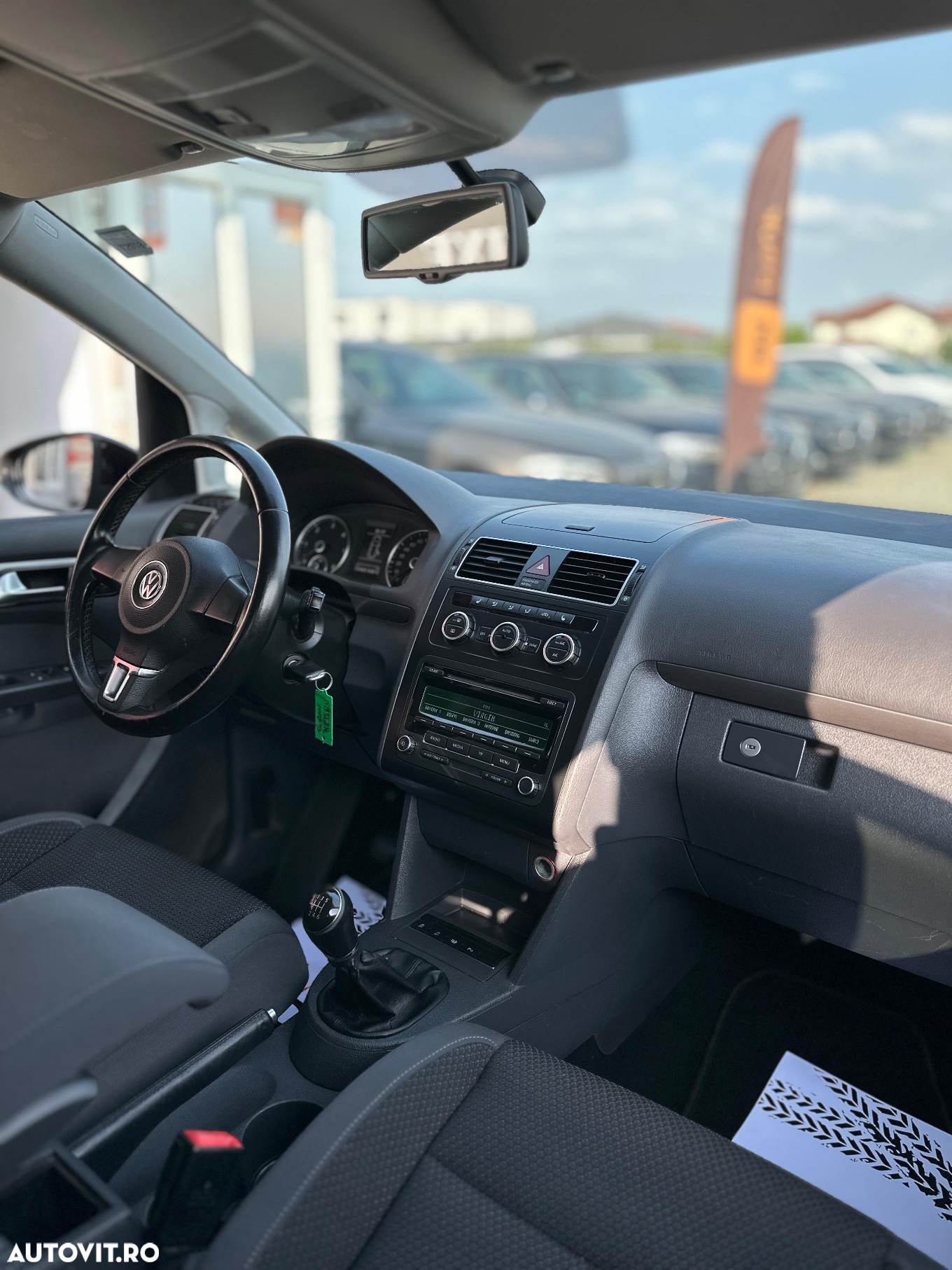 Volkswagen Touran - 14