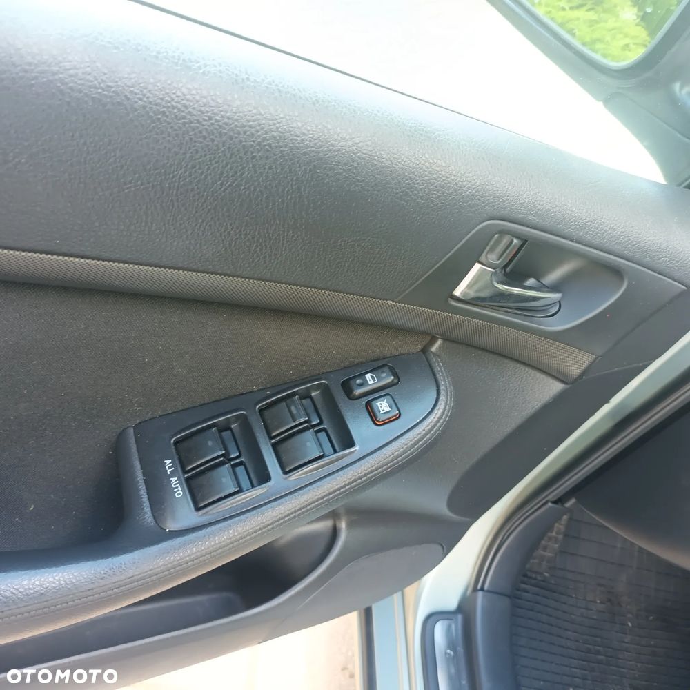 Toyota Avensis 2.0 VVT-i Sol Plus - 10