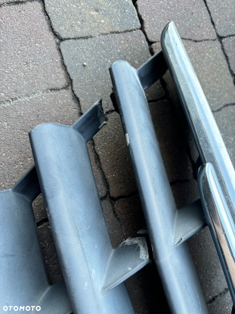 CHRYSLER VOYAGER OSLONA PASA GRILL ATRAPA 04857410 - 7