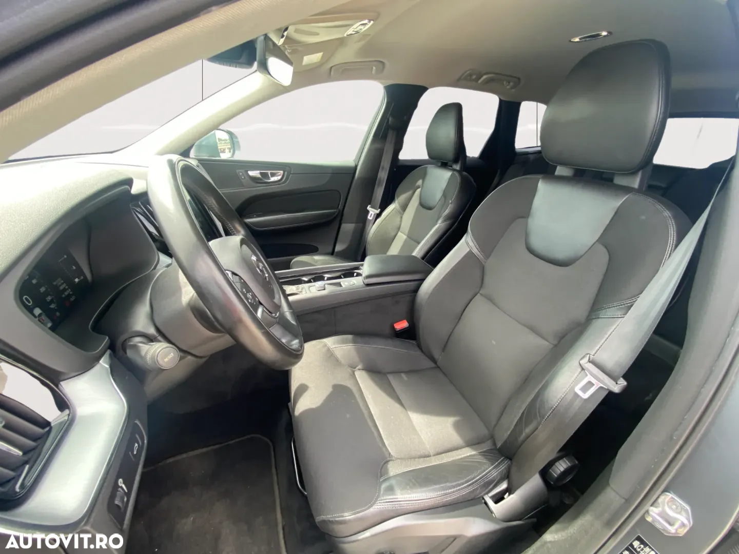 Volvo XC 60 D5 AWD Momentum - 5