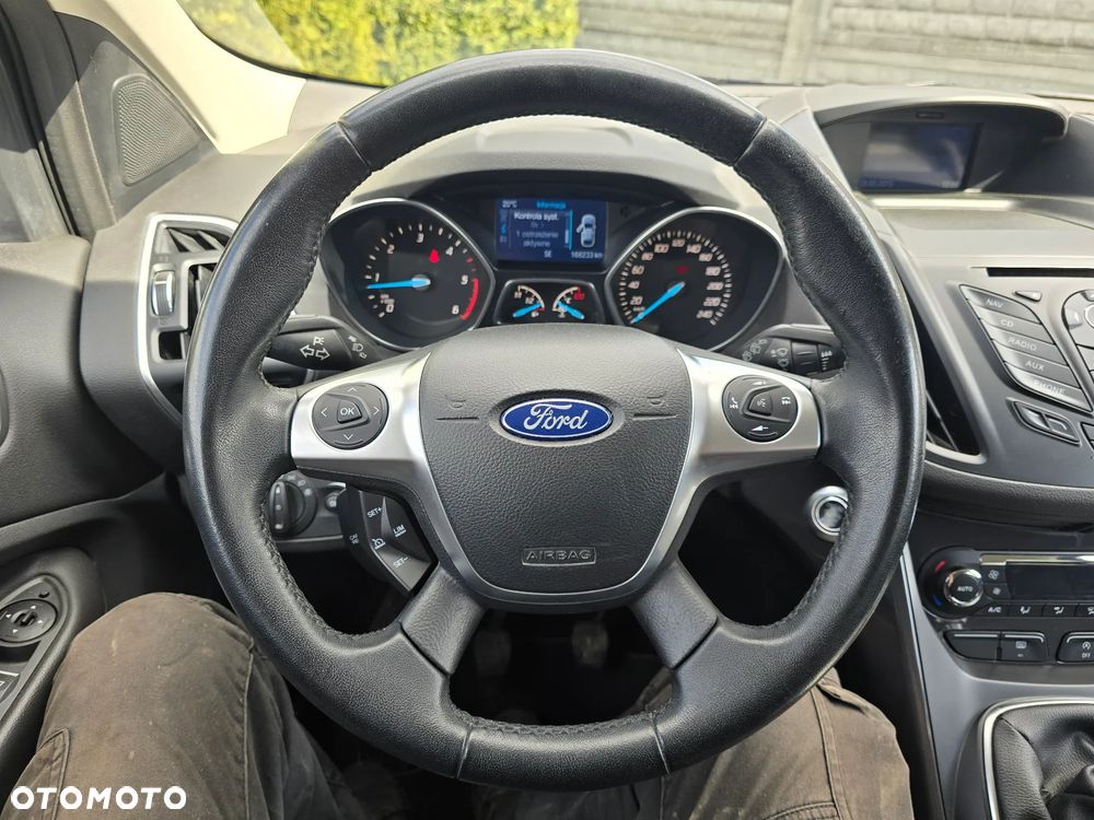 Ford Kuga 2.0 TDCi 2x4 Titanium - 21