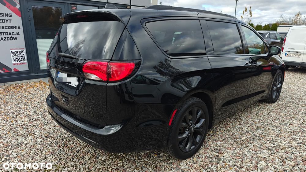 Chrysler Pacifica - 6