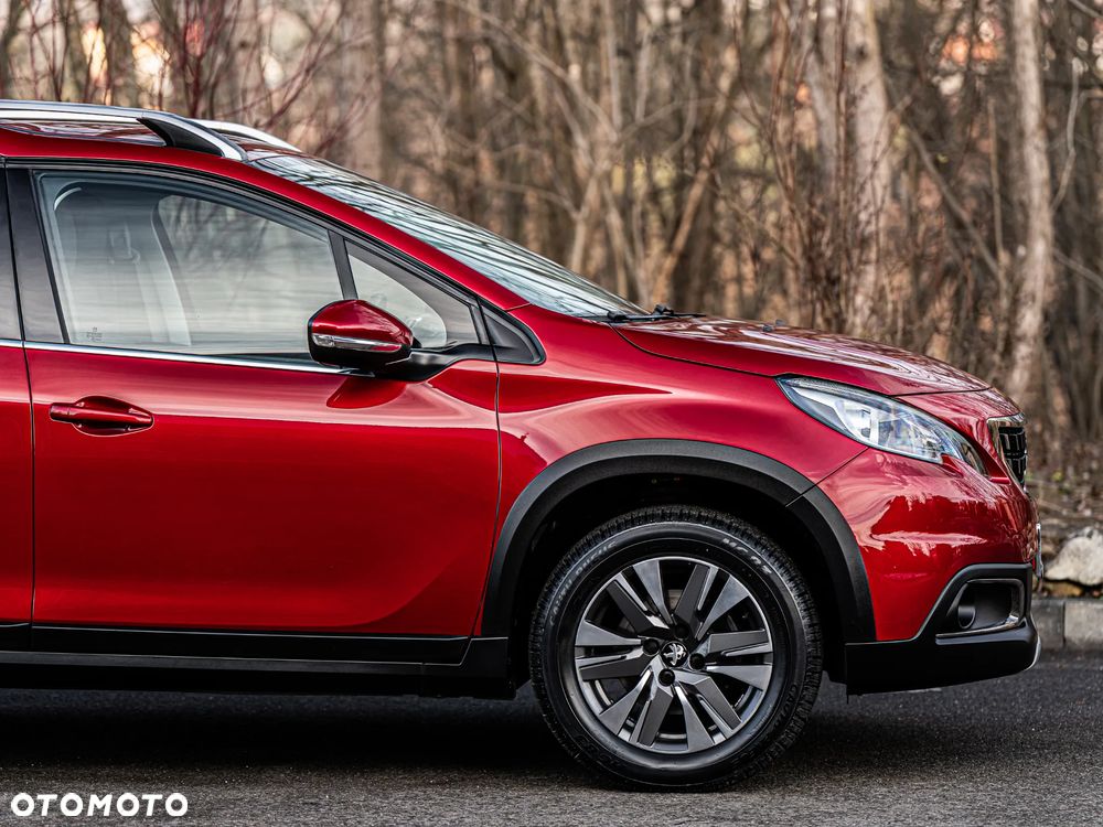 Peugeot 2008 1.2 Pure Tech Allure S&S - 9