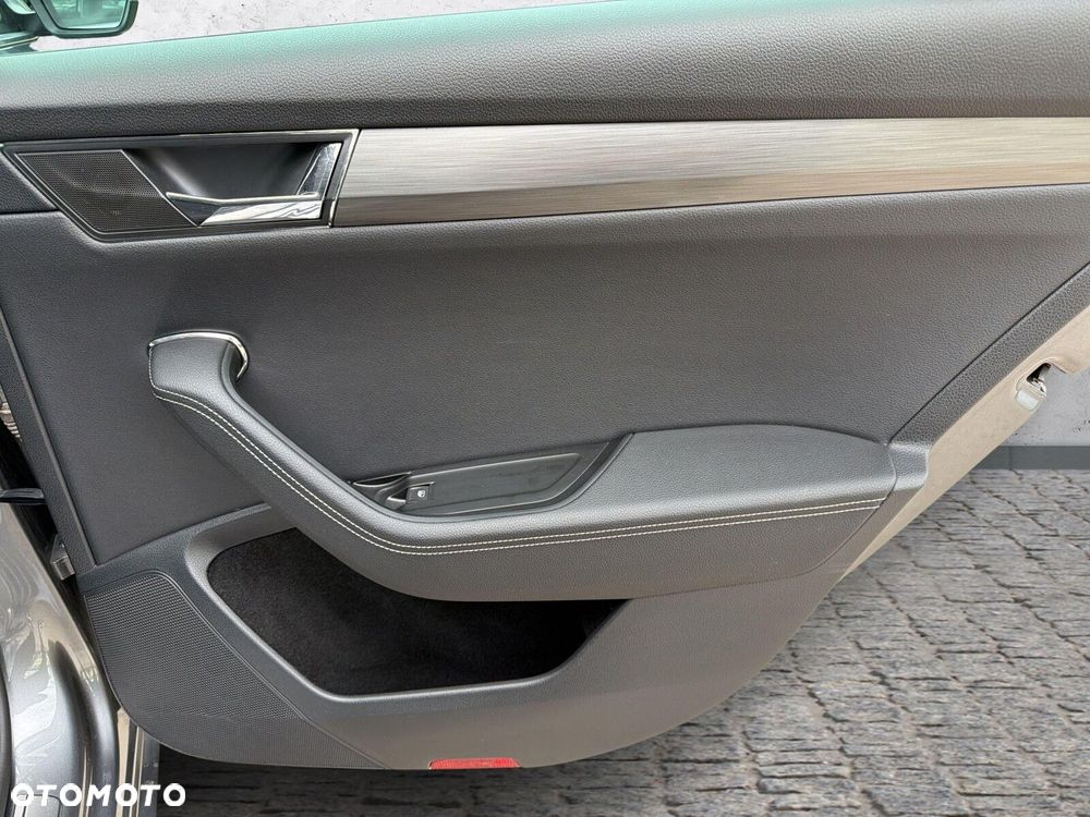 Skoda Superb 2.0 TDI SCR Style DSG - 35