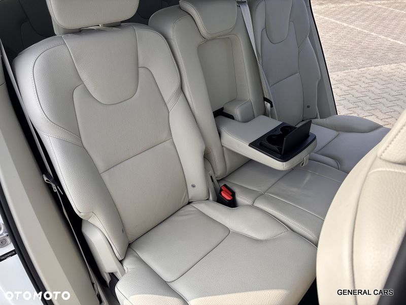 Volvo XC 90 T6 AWD Momentum 7os - 23