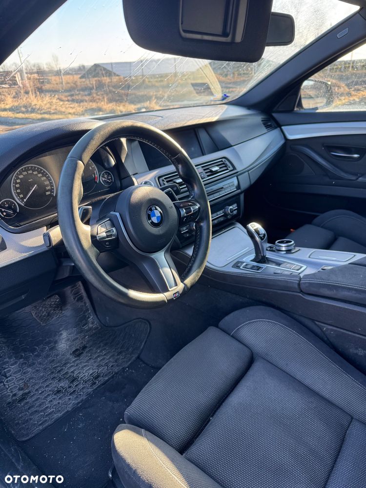 BMW Seria 5 528i xDrive - 11