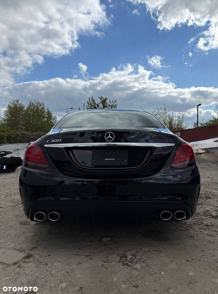 Mercedes-Benz Klasa C 300 4Matic 9G-TRONIC AMG Line - 12