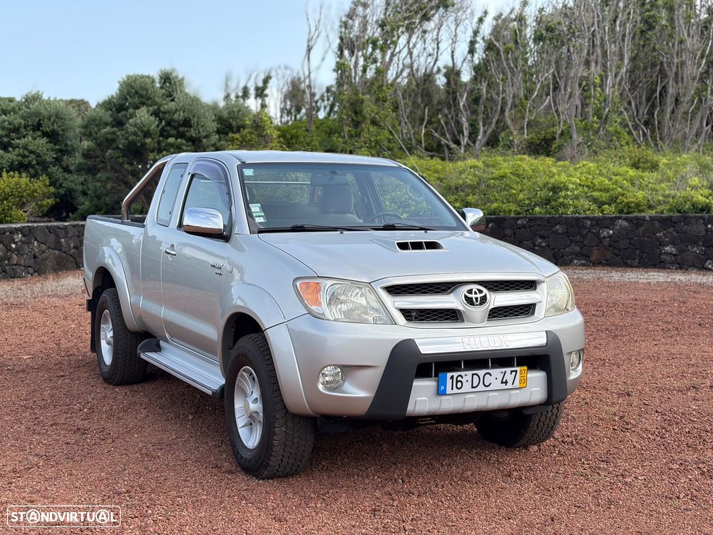 Toyota Hilux 2.5 D-4D Trial - 1