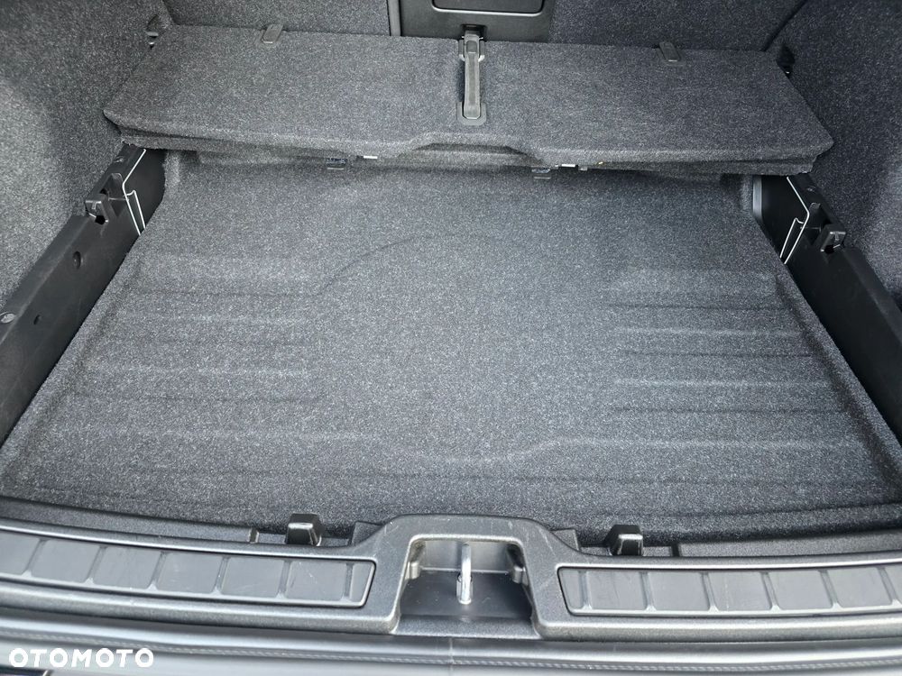 Volvo XC 40 B4 B DKG Plus Dark - 35