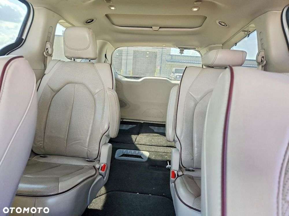 Chrysler Pacifica - 10
