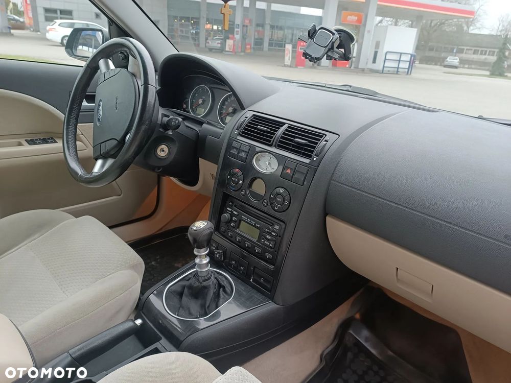 Ford Mondeo 2.0 Ghia - 15