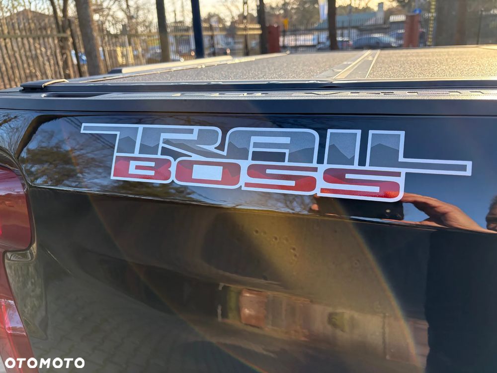 Chevrolet Silverado - 22