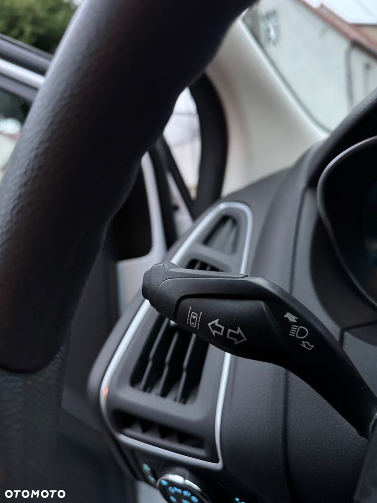 Ford Focus 1.6 TDCi DPF SYNC Edition - 13