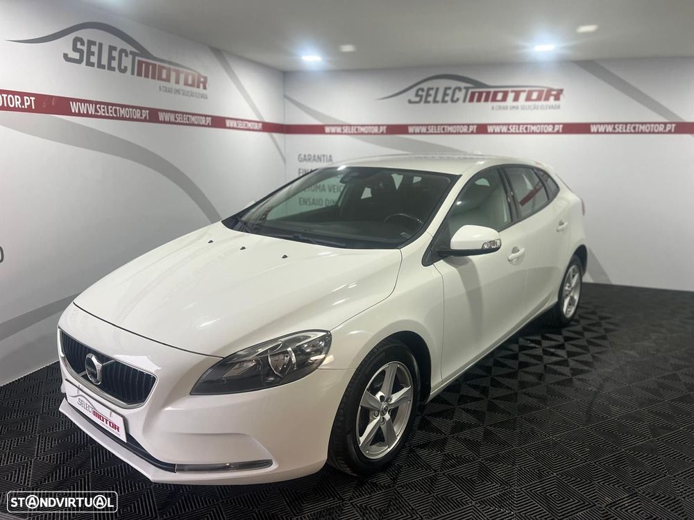 Volvo V40 2.0 D2 Momentum - 1