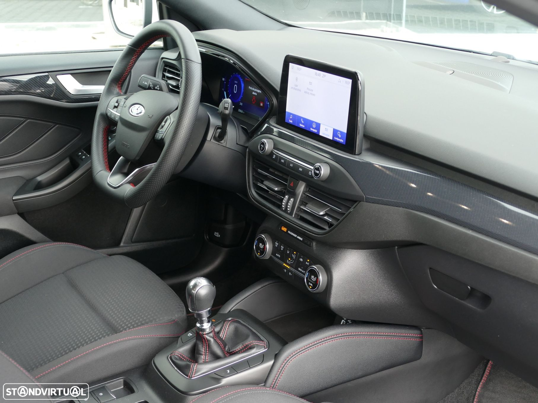 Ford Focus 1.0 EcoBoost MHEV ST-Line X - 28