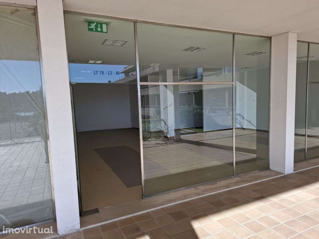 Quinta da Barca - Loja com 101 m2 - Grande imagem: 2/27