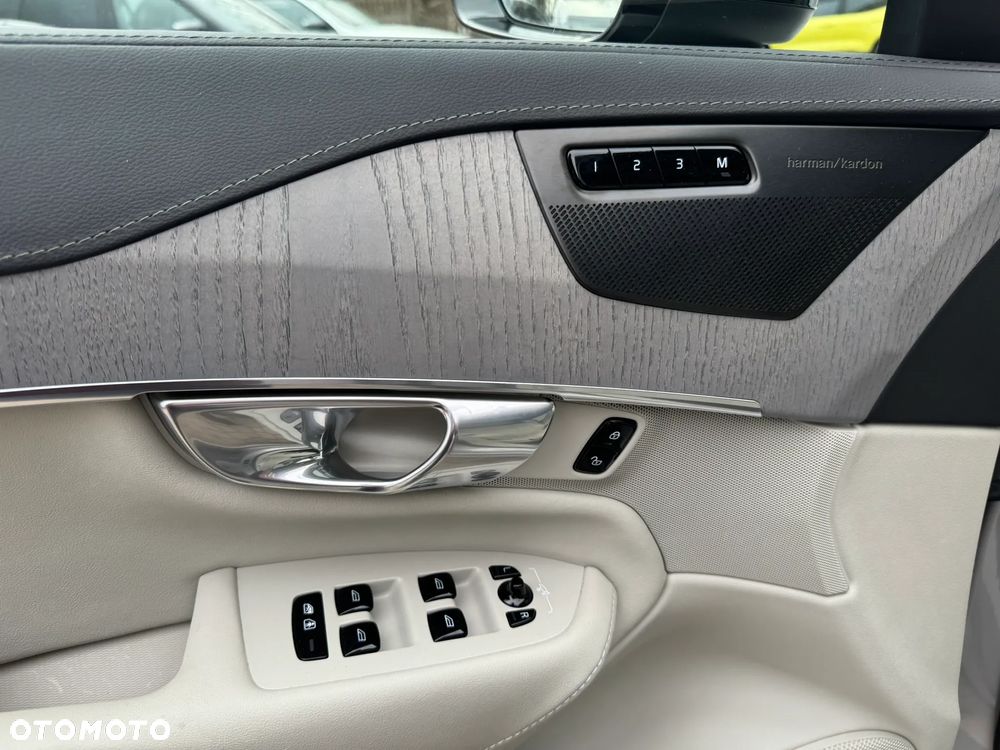 Volvo XC 90 T8 AWD Plug-In Hybrid Ultra Dark 7os - 22