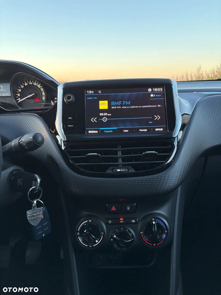 Peugeot 208 1.2 PureTech Style - 11