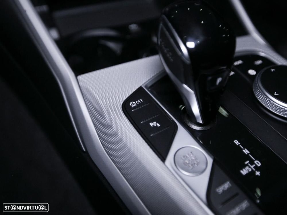 BMW 318 d Touring Auto - 26