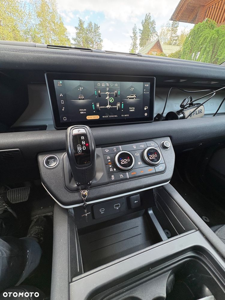 Land Rover Defender 2.0 D240 S - 10