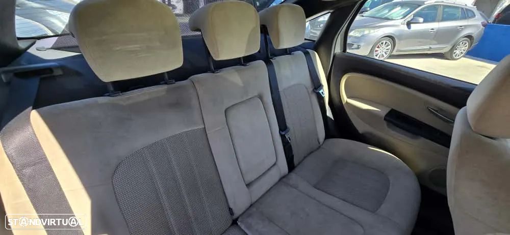 Fiat Linea 1.3 M-Jet Emotion - 10