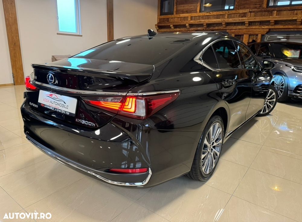 Lexus Seria ES 300h 2.5 TNGA HV 25H- 4X2 CVT Executive - 3