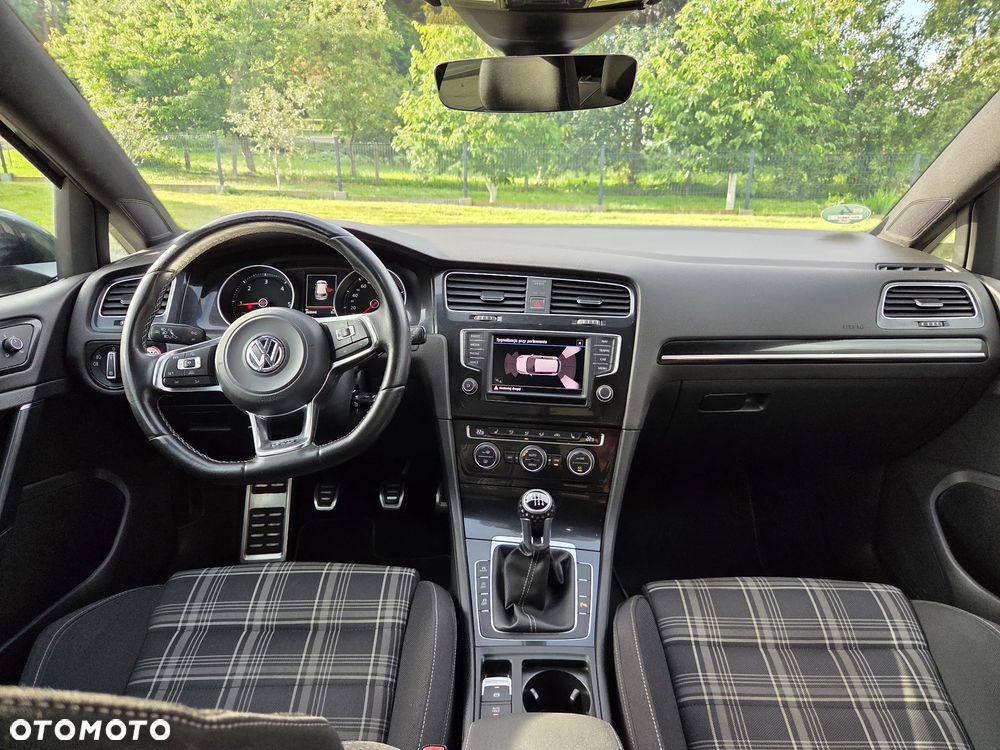 Volkswagen Golf - 13