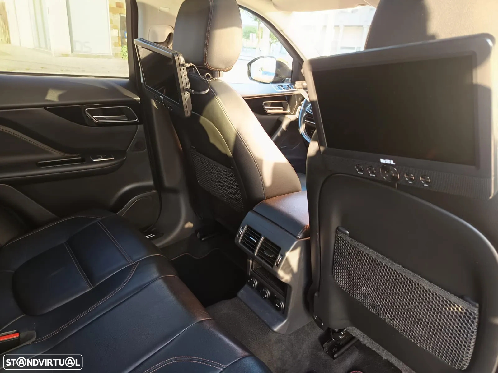 Jaguar F-Pace 2.0 i4D R-Sport - 12