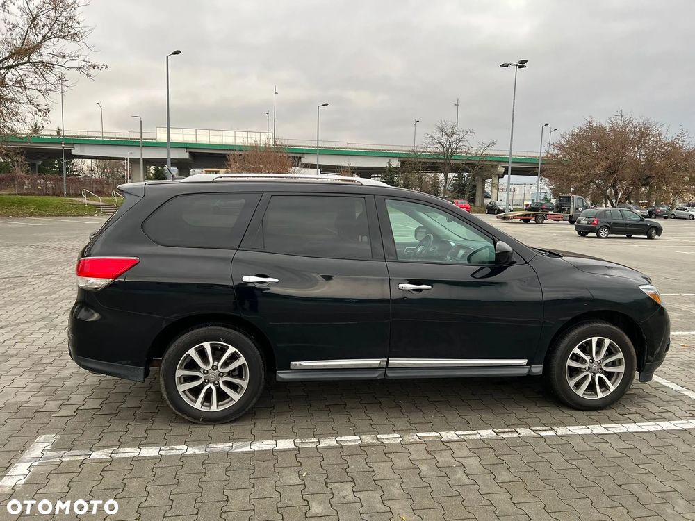 Nissan Pathfinder - 2