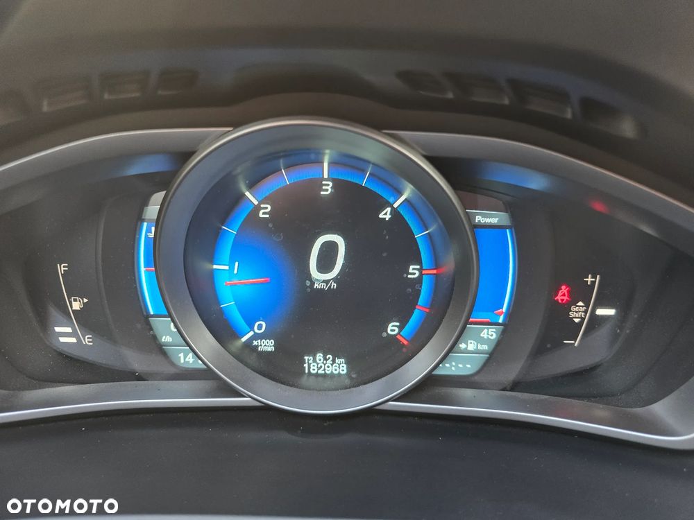 Volvo V40 D3 R Design - 9