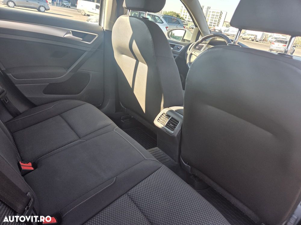 Volkswagen Golf - 20
