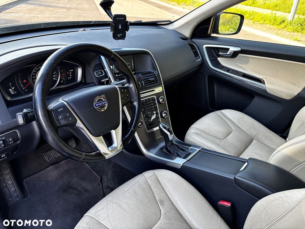 Volvo XC 60 D4 AWD Summum - 11