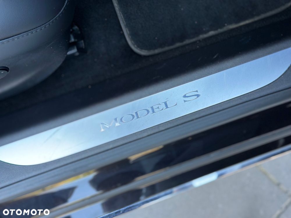 Tesla Model S - 20