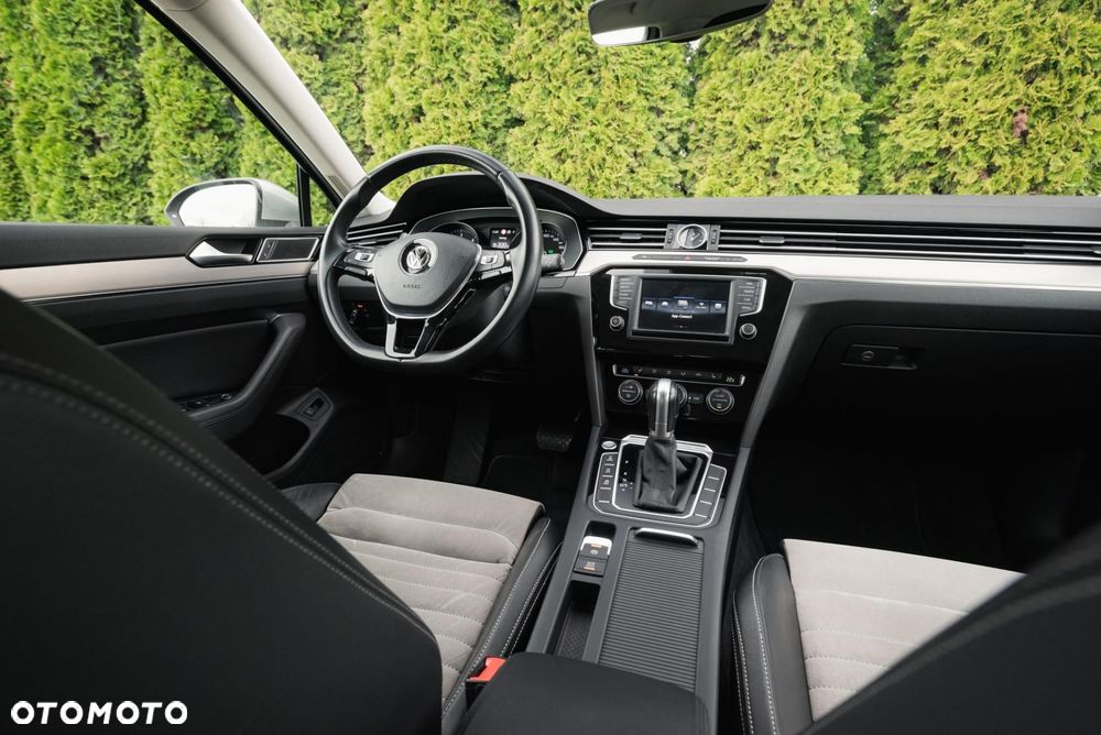 Volkswagen Passat - 16
