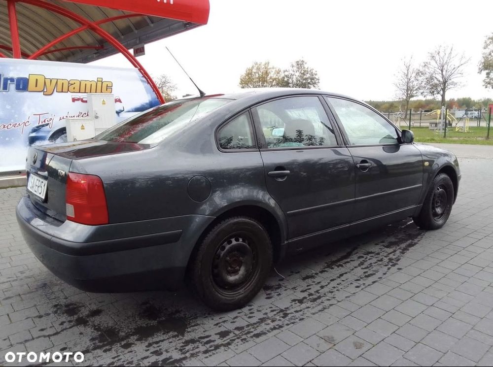 Volkswagen Passat - 4