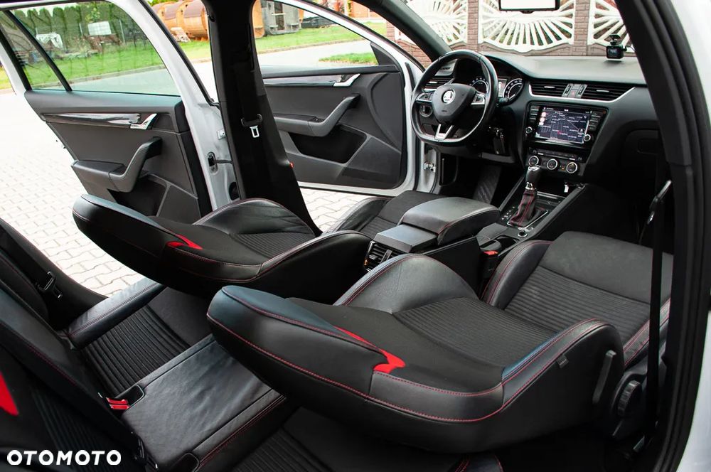 Skoda Octavia Combi 2.0 TDI DSG RS - 5