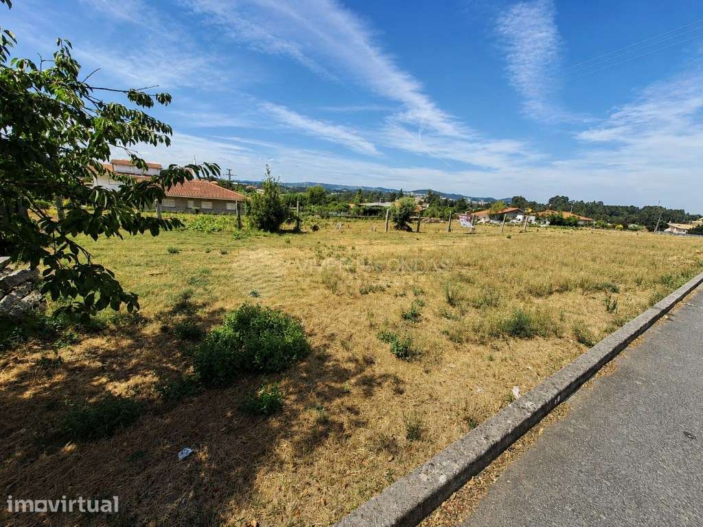 Terreno amplo - Excelente localização em Rebordões. - Grande imagem: 5/8