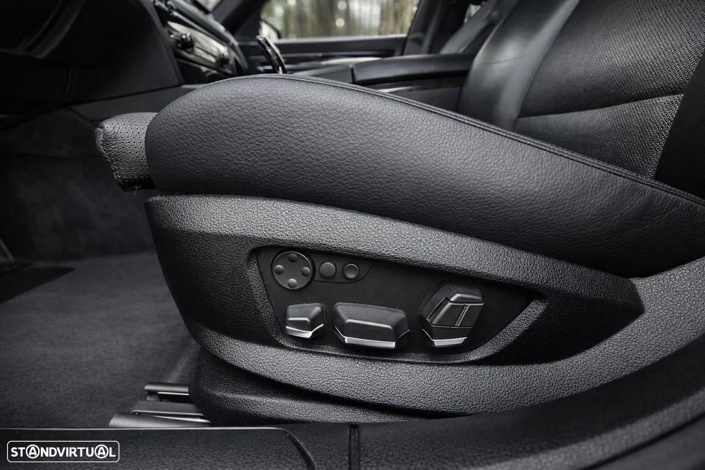 BMW 740 d Pack M - 8