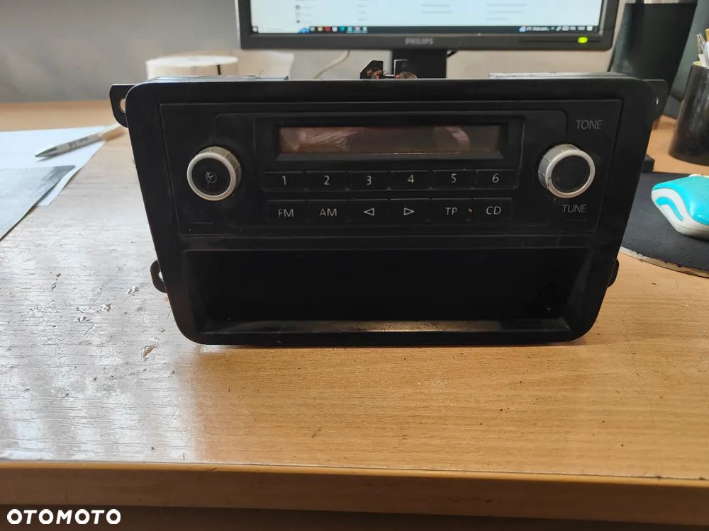 Radio fabryczne Volkswagen Caddy III 2K0035156 - 1