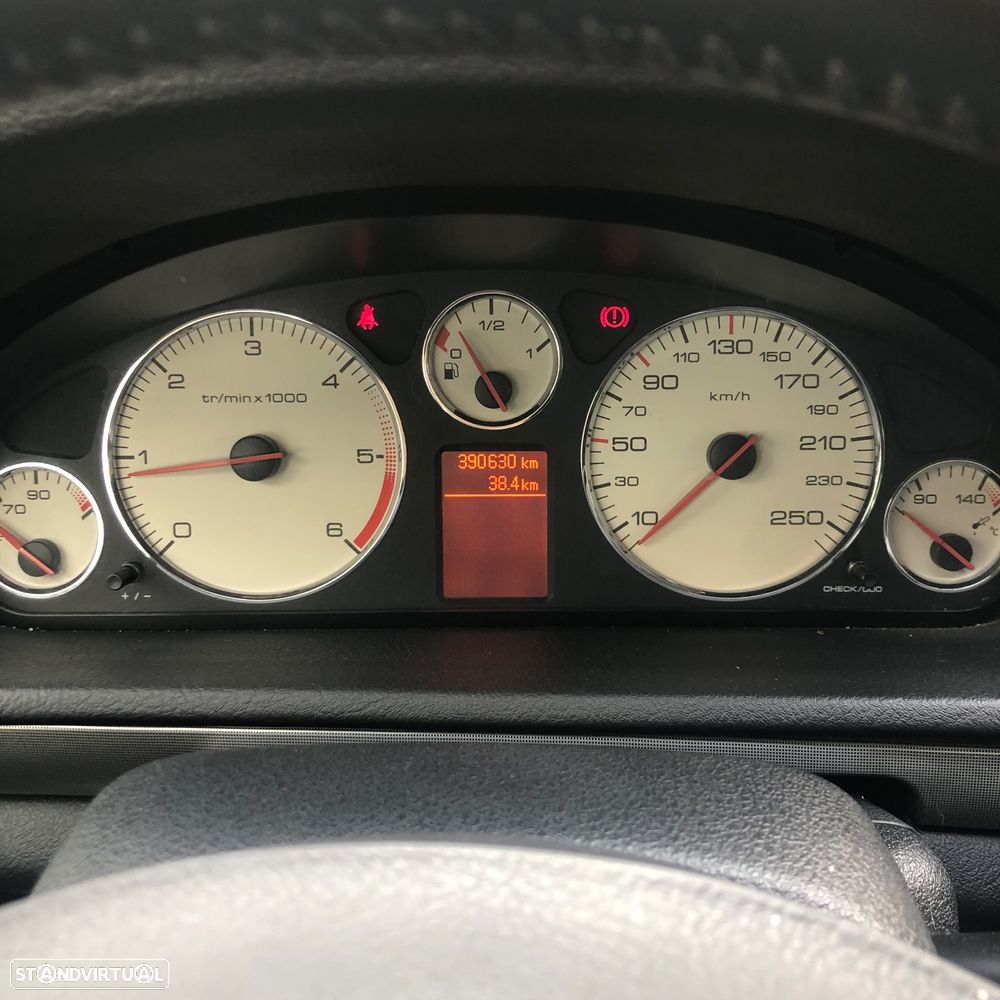 Peugeot 407 SW - 11