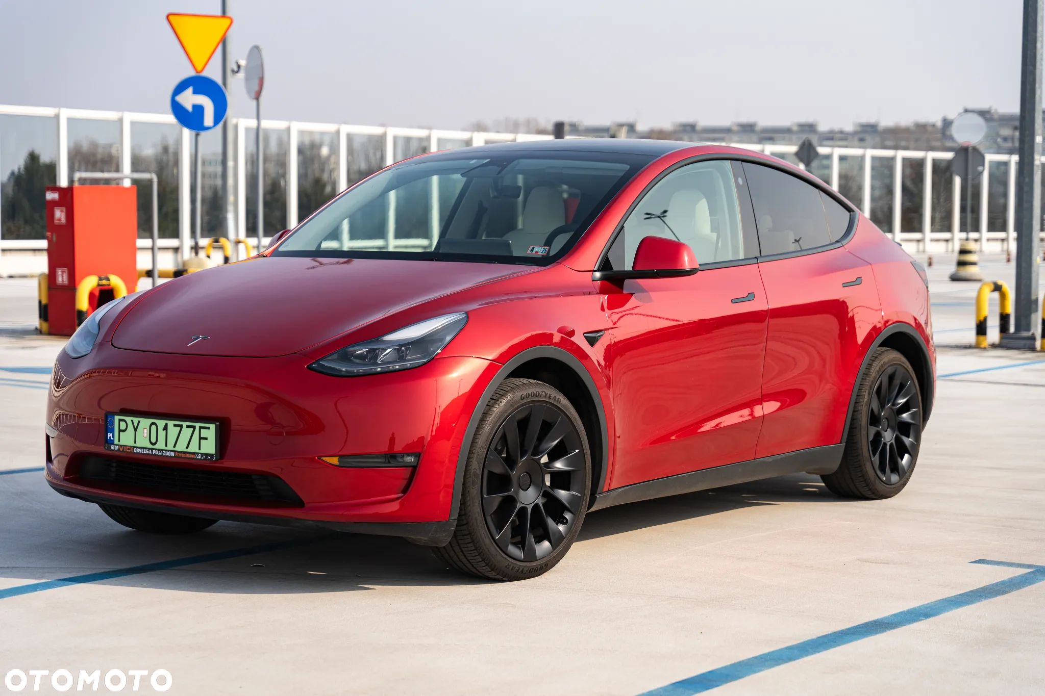 Tesla Y 83.1kWh Long Range AWD - 1