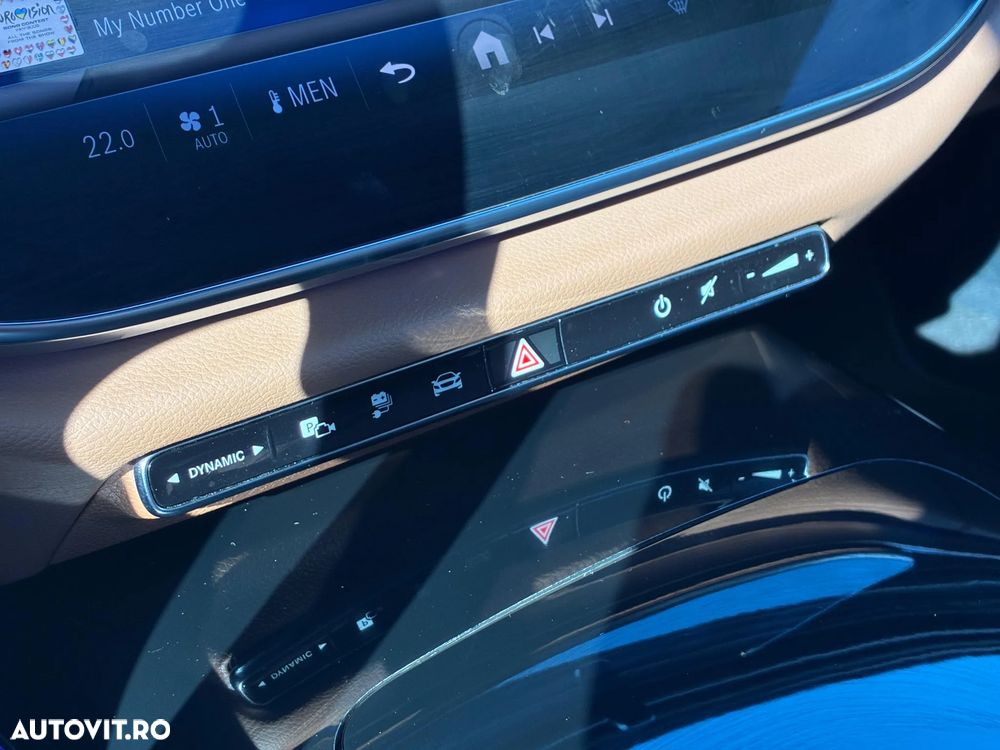 Mercedes-Benz E 300 4MATIC PHEV - 23