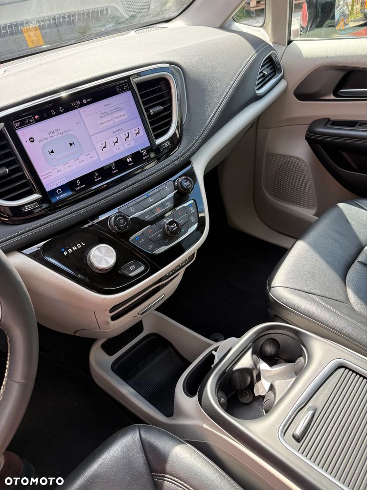 Chrysler Pacifica - 11