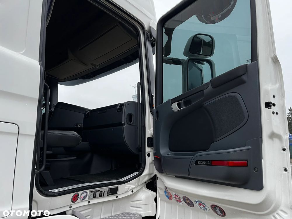 Scania R 580 V8 SPROWADZONA Z FRANCJI SERWISOWANA RETARDER DWA ZBIORNIKI FELGI ALUMINIOWE LODÓWKA - 16