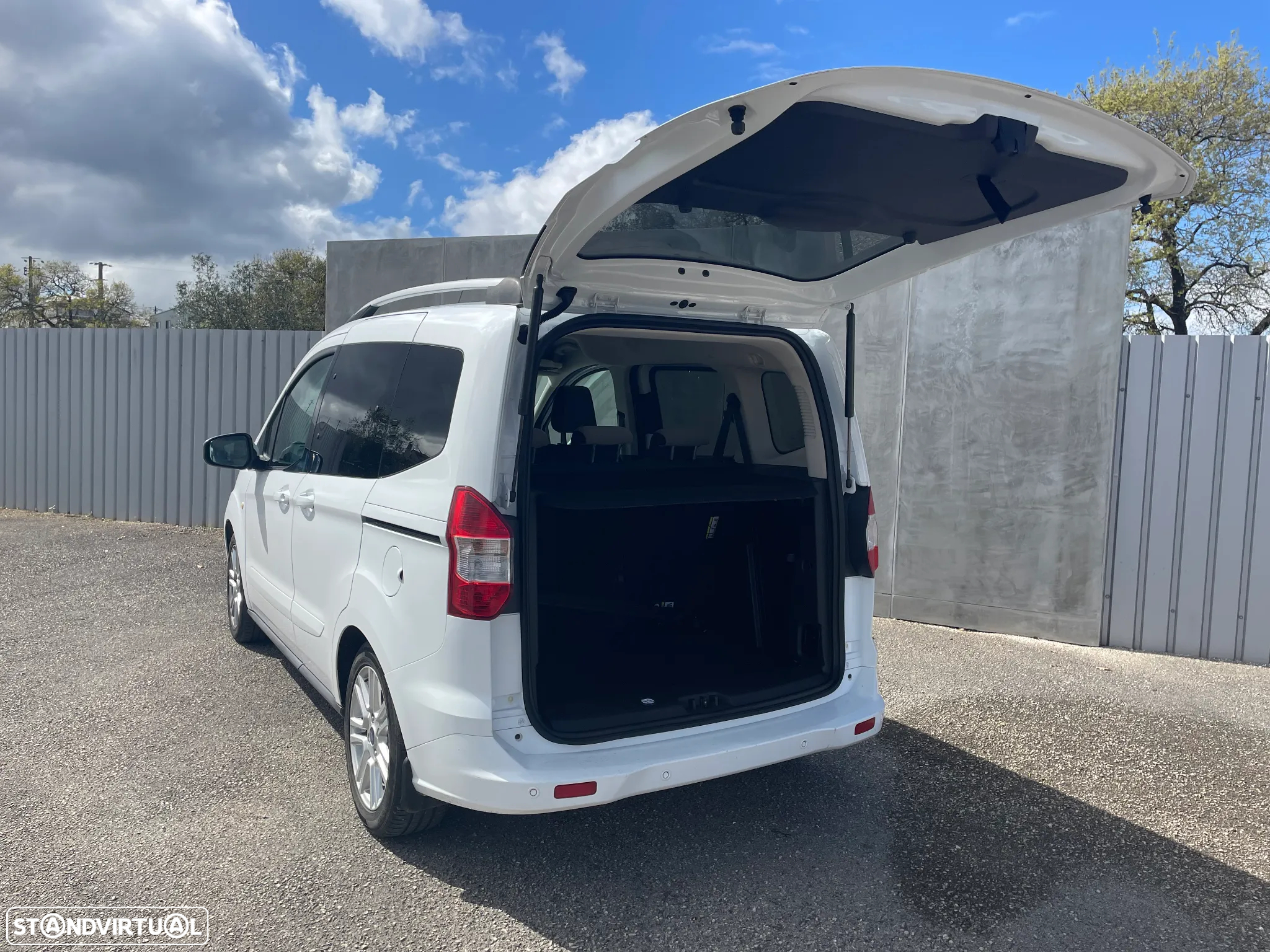 Ford Tourneo Courier 1.0 EcoBoost Ambiente - 19